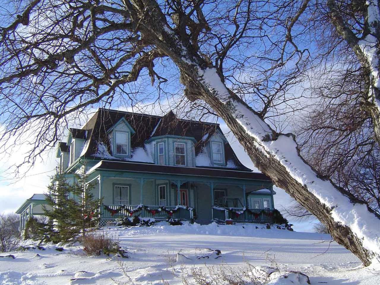 Points East Coastal Inn Saint Peters Bay Екстер'єр фото